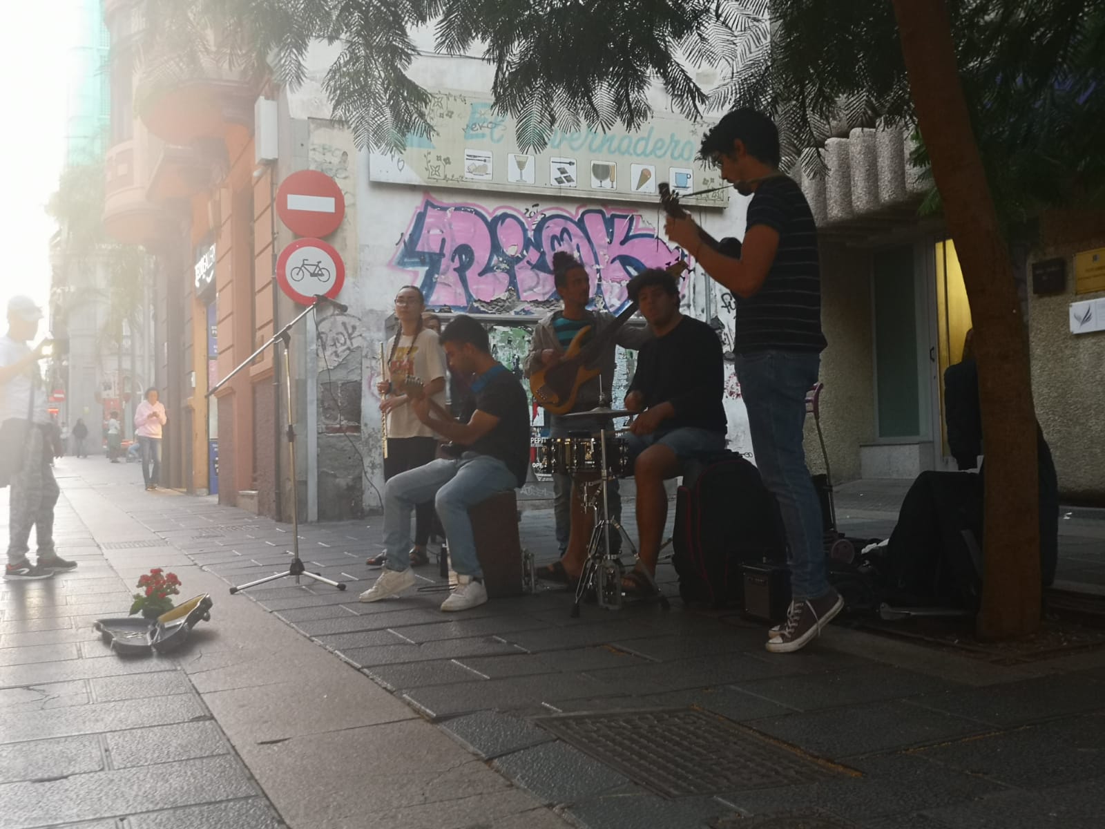 músicos de la calle en canarias Santa Cruz de Tenerife